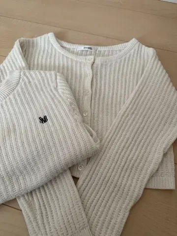 스나이델 리브 니트 앙상블 화이트