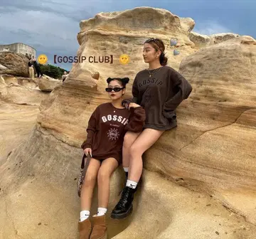 GOSSIP CLUB 브라운 맨투맨