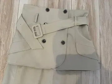 베이지 더블 버튼 타이트 스커트