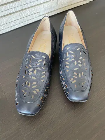 긴자 요시노야 YOSHINOYA 펌프스 네이비