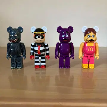 맥도날드 큐브릭 베어브릭 4체 세트