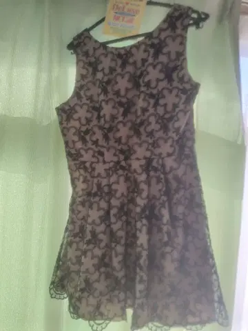 플라워 패턴 슬리브리스 레이스 원피스