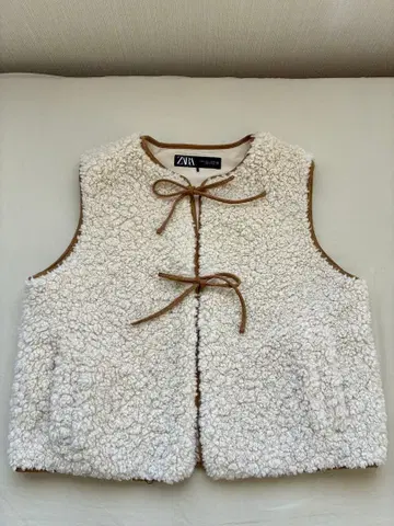 ZARA 보아 베스트 화이트