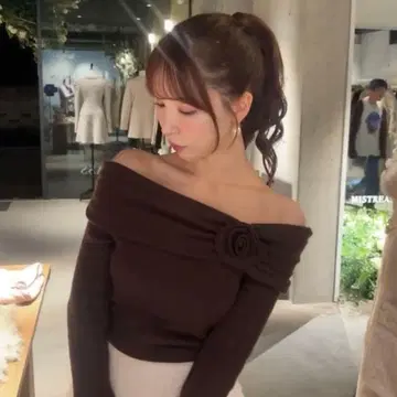 [ 한정 컬러 ] MISTREASS 로즈 니트 [ 택 포함 새상품 ]