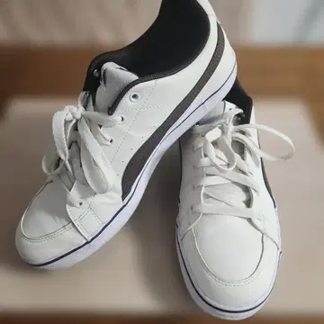 PUMA 화이트/브라운 스니커즈