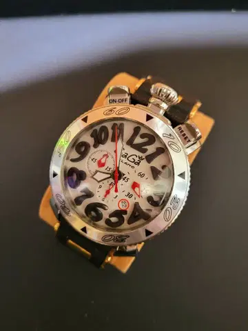 [ TM022 ] Gaga 크로노그래프 손목시계 실버/블랙