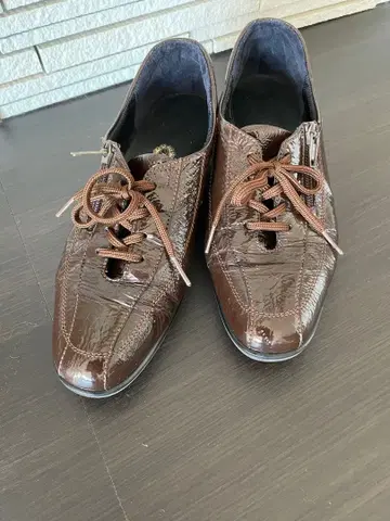 긴자 요시노야 에나멜 마감 스니커즈