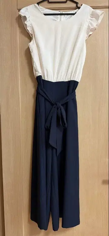 프릴 소매 네이비 리본 올인원