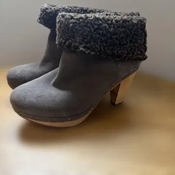 그레이 스웨이드 무스탕 보아 부츠 하이힐 Another Edition