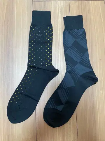 엠포리오 아르마니 도트 체크 삭스