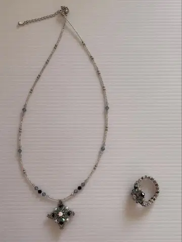 비즈 액세서리 목걸이와 반지 세트