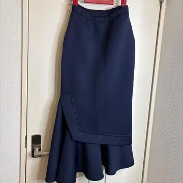 UN3D. 다이버 소재 핸드 스티치 머메이드 스커트