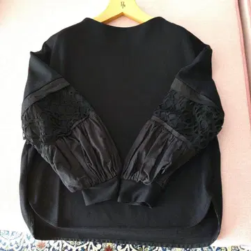 블랙 레이스 벌룬 슬리브 상의, 새상품급