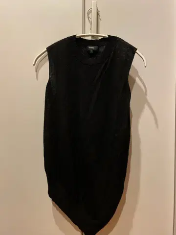 Theory 린넨&레이온 슬리브리스 상의 S 블랙 비대칭