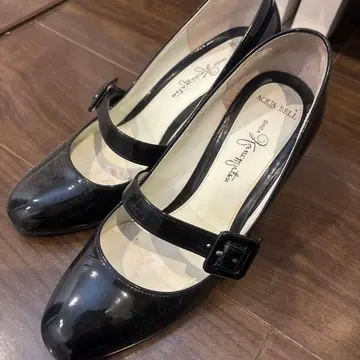 블랙 에나멜 멜리 제인 펌프스