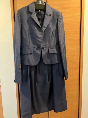 다크 블루 자켓과 드레스 세트