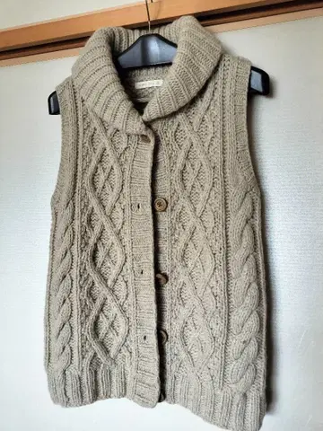 [ studio CLIP ] 울 100% 베스트 베이지 아란 편직