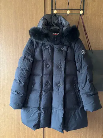 다운 자켓 후드 부착 퍼 탈부착 가능 더블 버튼 드레스테리아