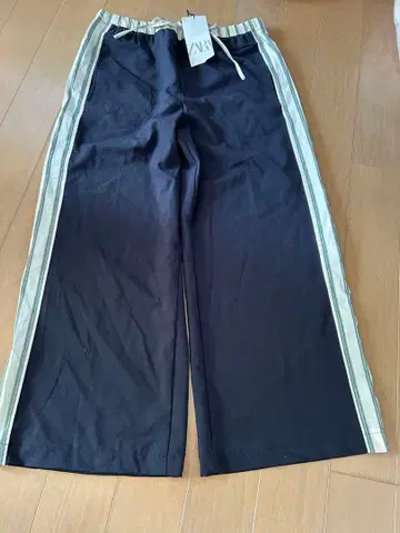 ZARA 스트라이프 디자인 블랙 팬츠 M 사이즈 약 100cm