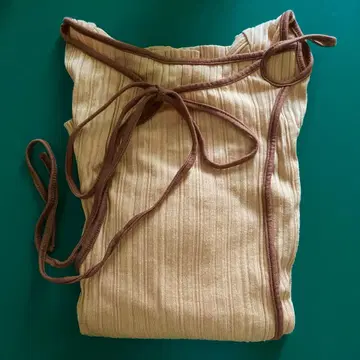 PUBLIC TOKYO 랜덤 리브 홀 컷 아웃 상의