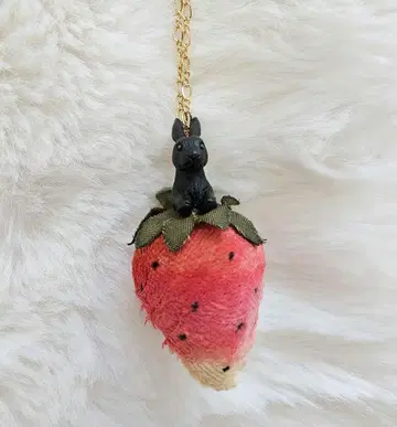 핑크하우스 딸기와 토끼 목걸이