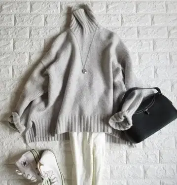 투모로우랜드 맥피 고급 캐시미어 혼방 루즈 터틀 니트 라이트 그레이