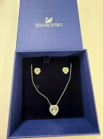 Swarovski 하트 모양 목걸이와 귀걸이 세트
