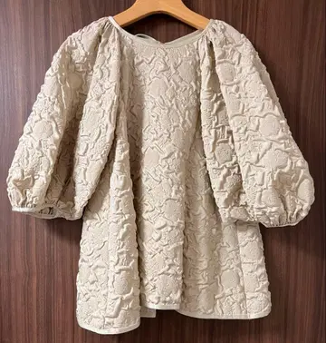 gypsohila 지프소피아 자카드 캔디 상의 베이지