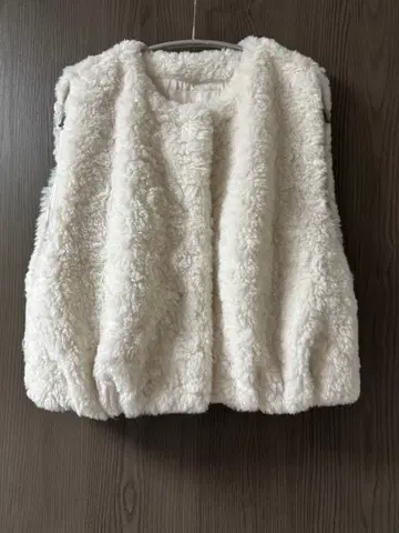 새상품급 Ballsey 보르지 랜덤 퍼 숏 베스트 화이트