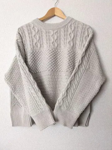 케이블 니트 스웨터 그레이지