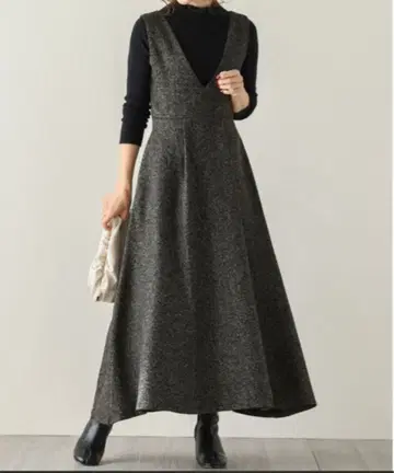 라지엠 깊은 V넥 점퍼 스커트