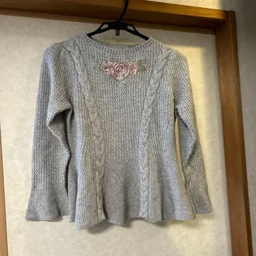 슈퍼 뷰티 꽃무늬 자수 그레이 니트 스웨터 긴팔