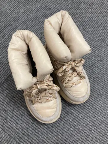 마르디메크르디 베이지 통굽 부츠 스웨이드