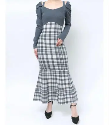 RESEXXY 숄더 오픈 머메이드 니트 원피스