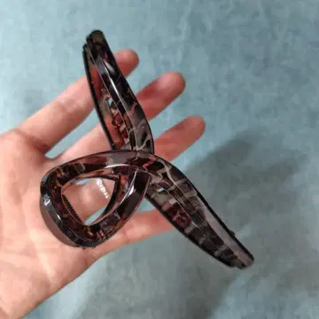 다크 그레이 비대칭 헤어 클립