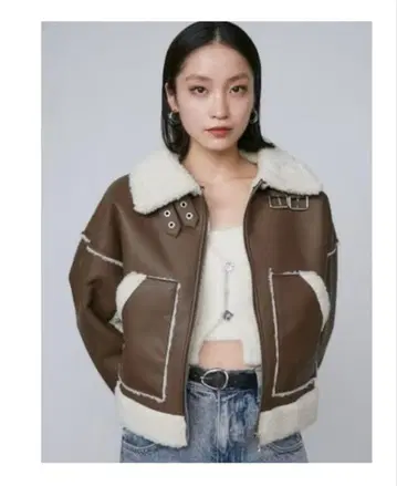 EMODA 숏 페이크 무스탕 블루종