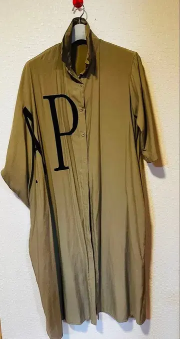 카키 AP 로고 7부 소매 오픈 프론트 셔츠