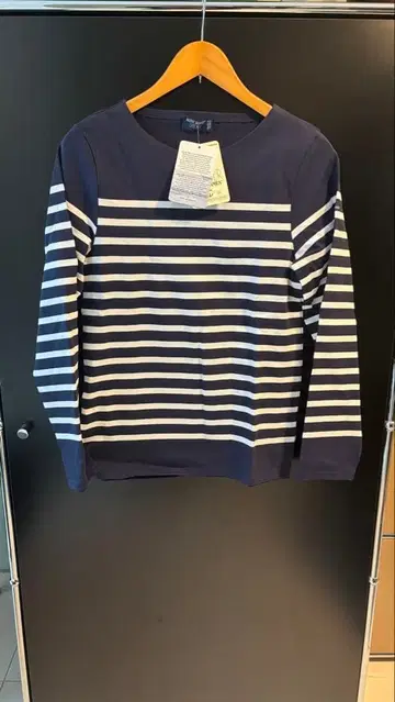 네이비와 화이트 스트라이프 7부 소매 티셔츠