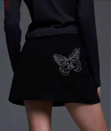 fancy club 나비 자수 블랙 미니 스커트