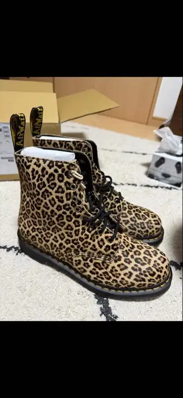 Dr.Martens 레오파드 8홀 부츠 UK9 28cm