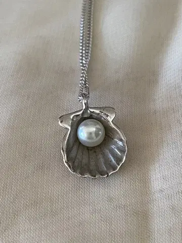 쉘 모티브 펄 에메랄드 목걸이