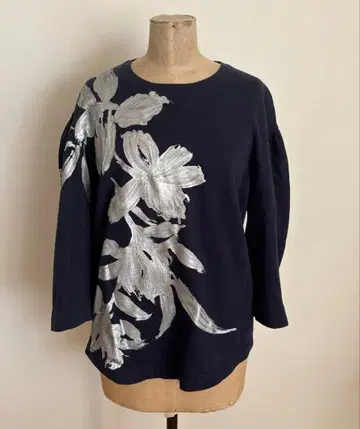 드리스반노튼 새상품급 맨투맨