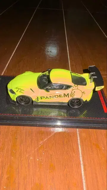 PANDEM 미니카 옐로우 그린 스포츠카