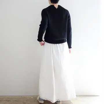 TARV tarv backslit pullover black