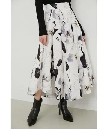 rienda 아트 플라워 플레어 스커트