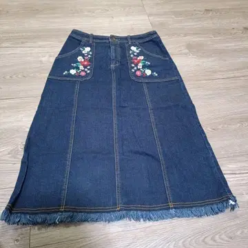 Rose Tiara 자수 데님 타이트 스커트