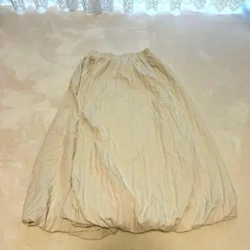 아이보리 플레어 롱 스커트