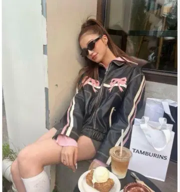 리본 자수 블랙 자켓 가죽