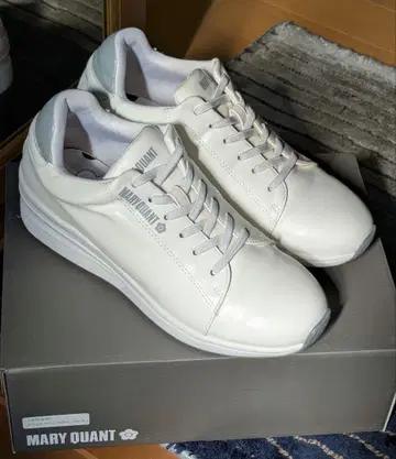 MARY QUANT 통굽 밴딩끈 스니커즈 화이트 실버 24.5cm