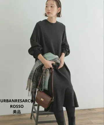 새상품급 ROSSO 밑단 플레어 원피스 차콜 그레이 니트